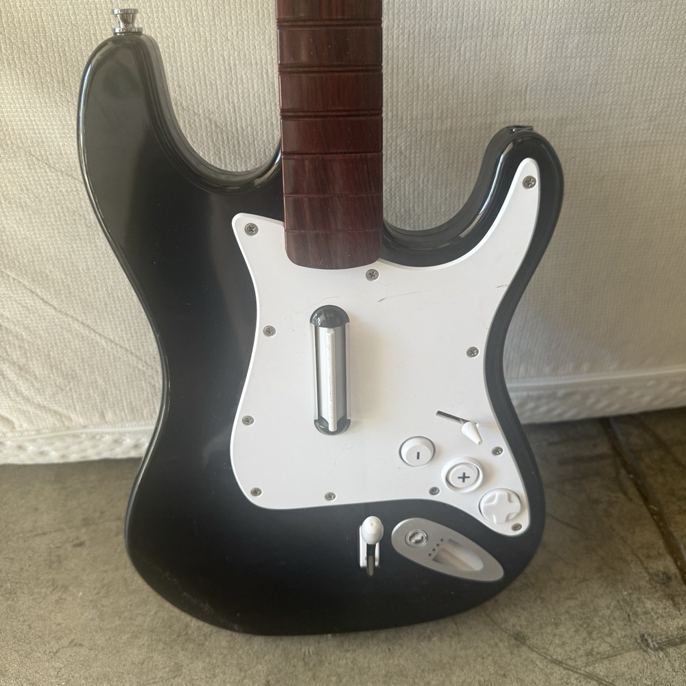 Harmonix Rock Band Fender Stratocaster Guitar - Model NWGTS2 ~No Dongle - Picture 3 of 14
